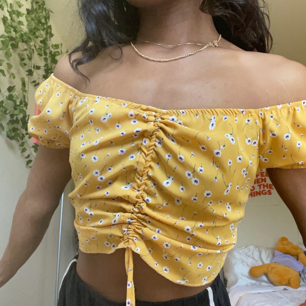 Tilly’s yellow floral adjustable crop top - Picture 2 of 3